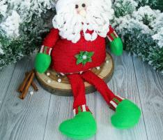 Мягкая игрушка Дед Мороз с цветочком, красный 14*50 см