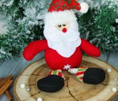 Мягкая игрушка Дед Мороз ножки бусинки 6*19 см